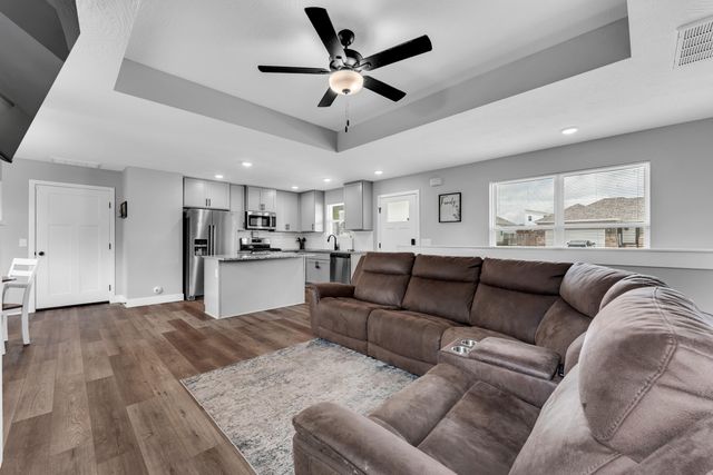 1444 E Macon Street, Republic, MO 65738