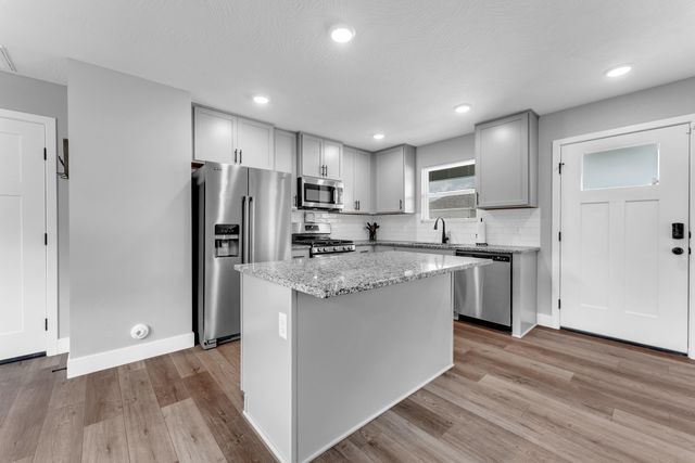 1444 E Macon Street, Republic, MO 65738