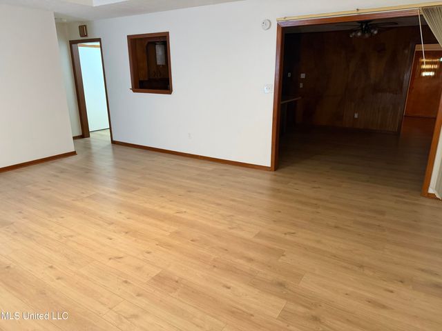 1360 Brinkley Drive, Jackson, MS 39213