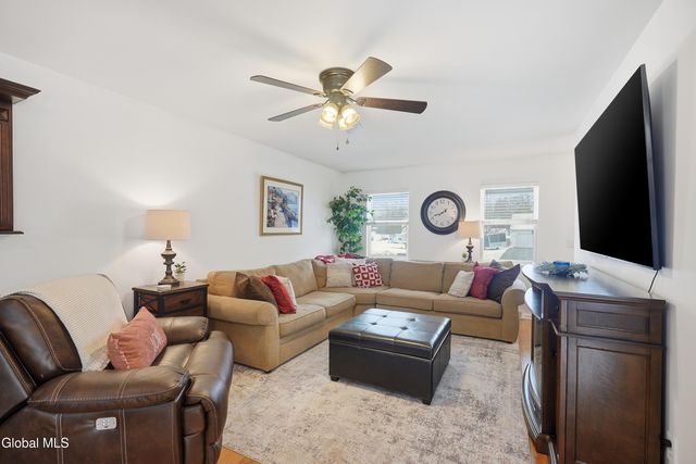 4 Kings Mill Court, Colonie, NY 12205