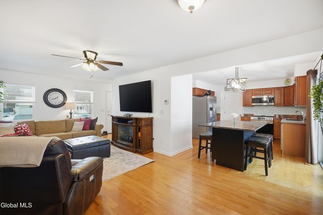 4 Kings Mill Court, Colonie, NY 12205