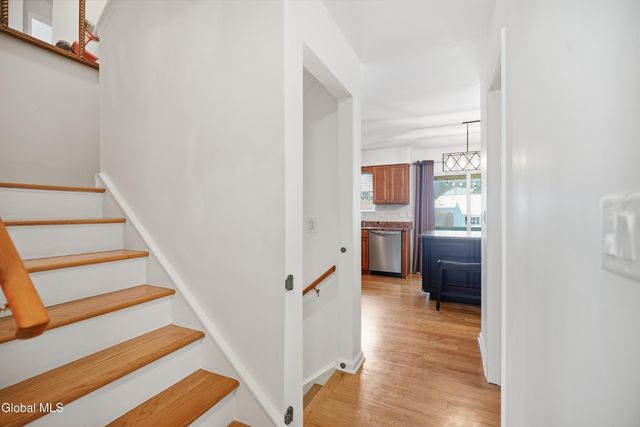 4 Kings Mill Court, Colonie, NY 12205