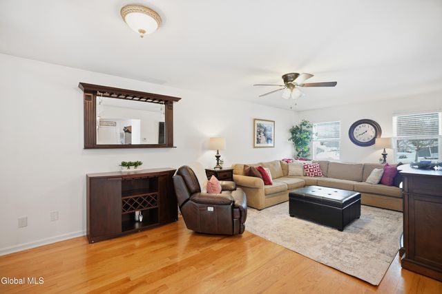 4 Kings Mill Court, Colonie, NY 12205