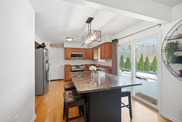 4 Kings Mill Court, Colonie, NY 12205