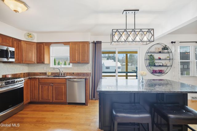 4 Kings Mill Court, Colonie, NY 12205