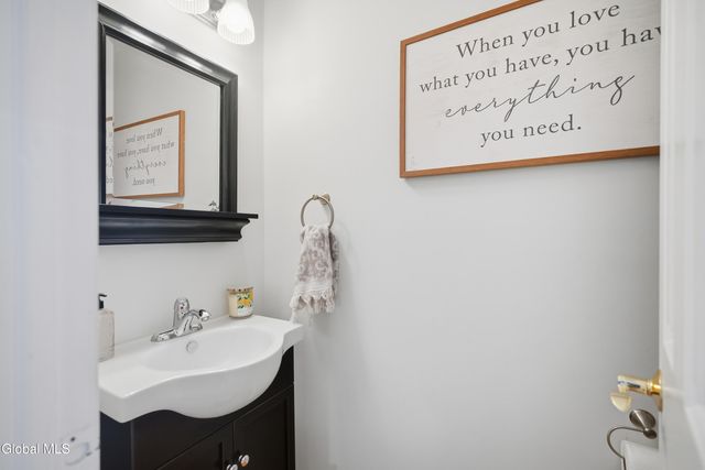 4 Kings Mill Court, Colonie, NY 12205