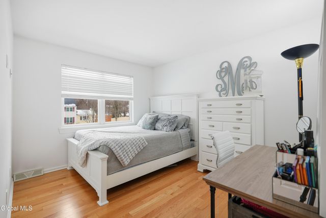 4 Kings Mill Court, Colonie, NY 12205