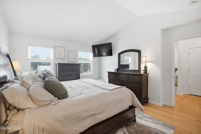 4 Kings Mill Court, Colonie, NY 12205