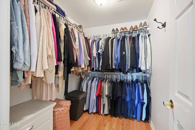 4 Kings Mill Court, Colonie, NY 12205