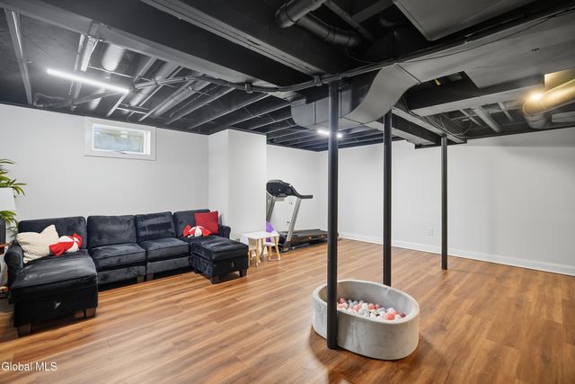 4 Kings Mill Court, Colonie, NY 12205