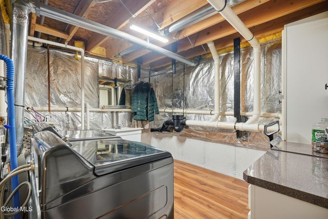 4 Kings Mill Court, Colonie, NY 12205