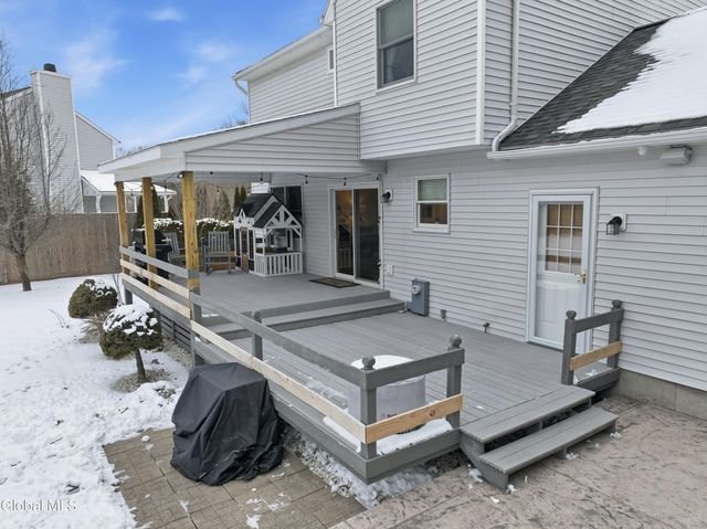 4 Kings Mill Court, Colonie, NY 12205