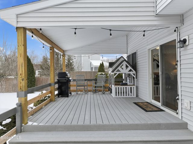 4 Kings Mill Court, Colonie, NY 12205