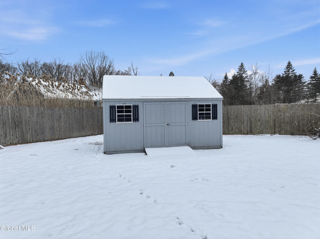 4 Kings Mill Court, Colonie, NY 12205