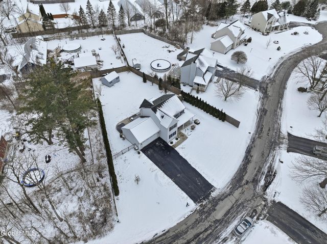 4 Kings Mill Court, Colonie, NY 12205