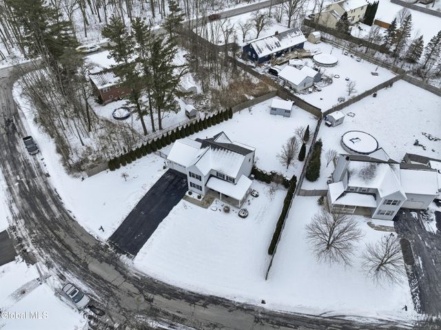 4 Kings Mill Court, Colonie, NY 12205