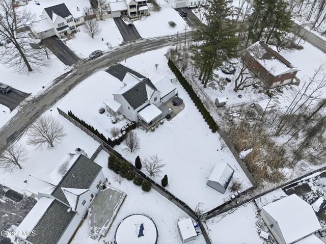 4 Kings Mill Court, Colonie, NY 12205