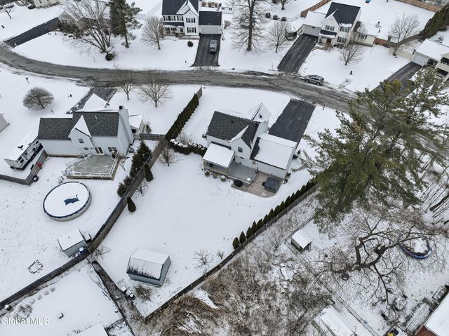 4 Kings Mill Court, Colonie, NY 12205