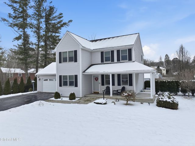 4 Kings Mill Court, Colonie, NY 12205