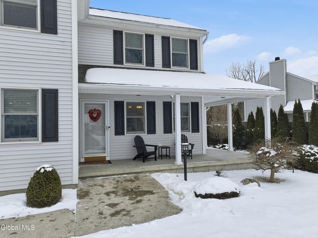 4 Kings Mill Court, Colonie, NY 12205