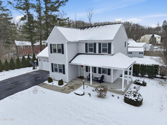 4 Kings Mill Court, Colonie, NY 12205