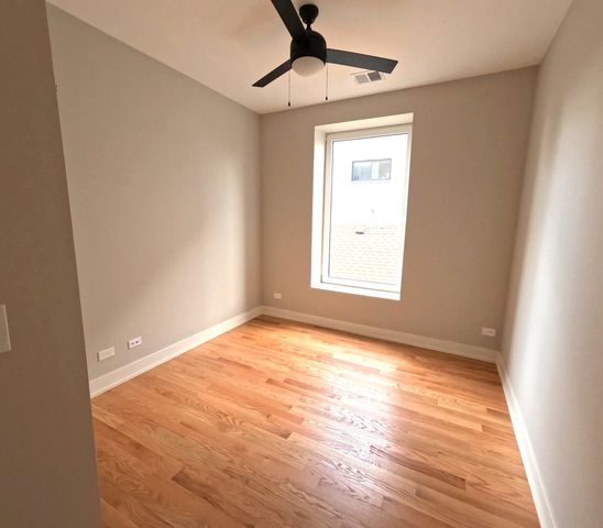 2100 W 18TH Place 402, Chicago, IL 60608