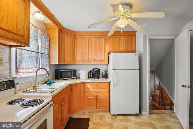 2430 BRADFORD DR, York, PA 17402