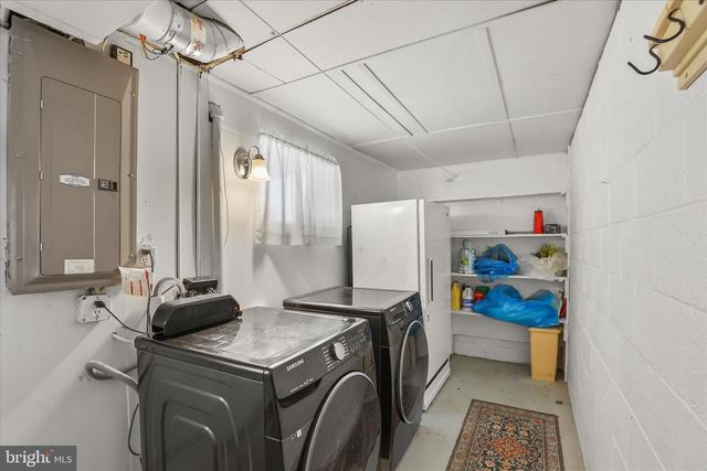 2430 BRADFORD DR, York, PA 17402