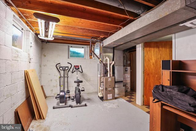 2430 BRADFORD DR, York, PA 17402