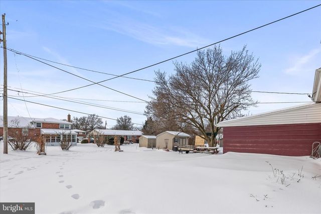 2430 BRADFORD DR, York, PA 17402