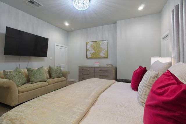 2204 Penny Derrick Lane, Houston, TX 77055