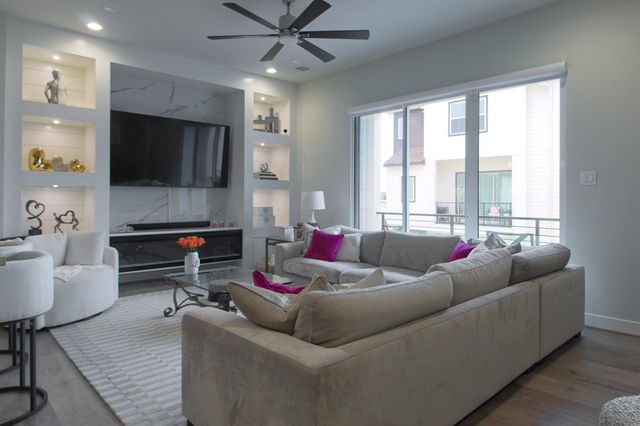 2204 Penny Derrick Lane, Houston, TX 77055