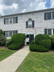 194 Lake Ave 2, Boston, MA 02135