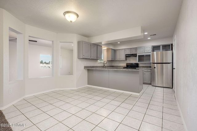 740 Lariat Drive, Las Cruces, NM 88011