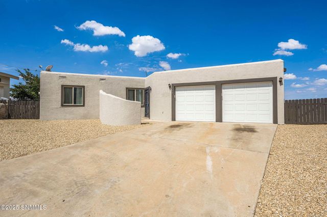 740 Lariat Drive, Las Cruces, NM 88011