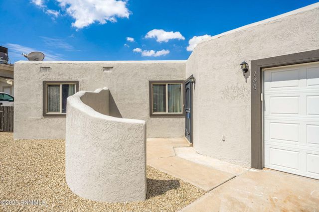 740 Lariat Drive, Las Cruces, NM 88011