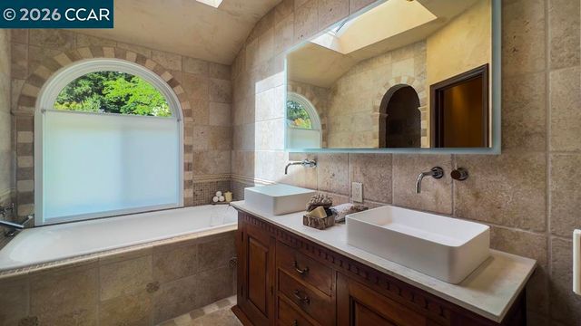 800 Hamilton Dr, Pleasant Hill, CA 94523