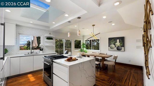 800 Hamilton Dr, Pleasant Hill, CA 94523