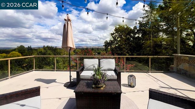800 Hamilton Dr, Pleasant Hill, CA 94523