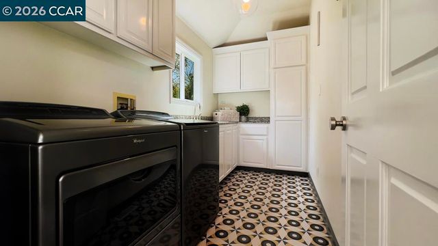 800 Hamilton Dr, Pleasant Hill, CA 94523