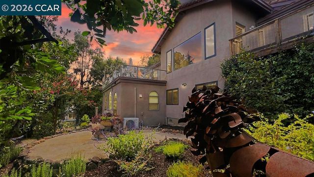 800 Hamilton Dr, Pleasant Hill, CA 94523