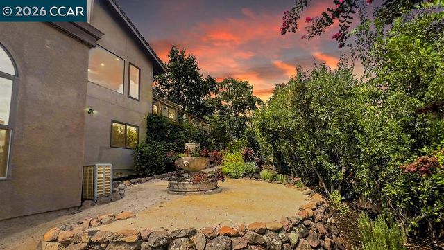 800 Hamilton Dr, Pleasant Hill, CA 94523