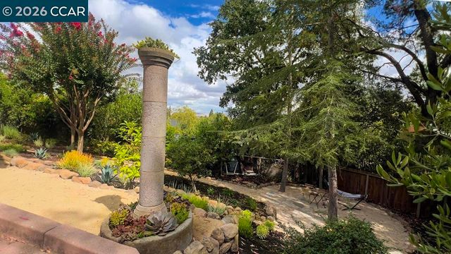 800 Hamilton Dr, Pleasant Hill, CA 94523