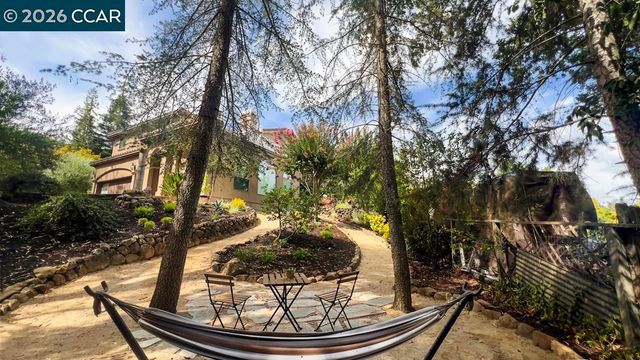 800 Hamilton Dr, Pleasant Hill, CA 94523