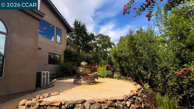 800 Hamilton Dr, Pleasant Hill, CA 94523