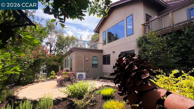 800 Hamilton Dr, Pleasant Hill, CA 94523