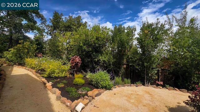800 Hamilton Dr, Pleasant Hill, CA 94523