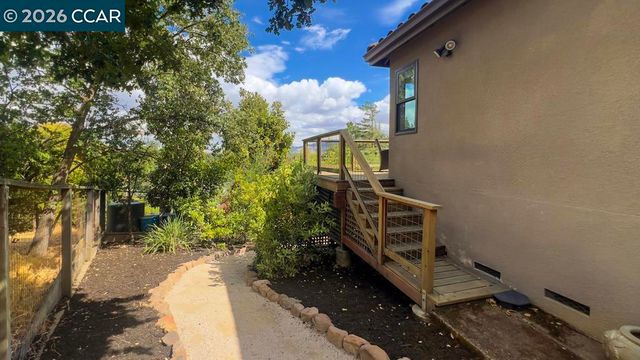 800 Hamilton Dr, Pleasant Hill, CA 94523