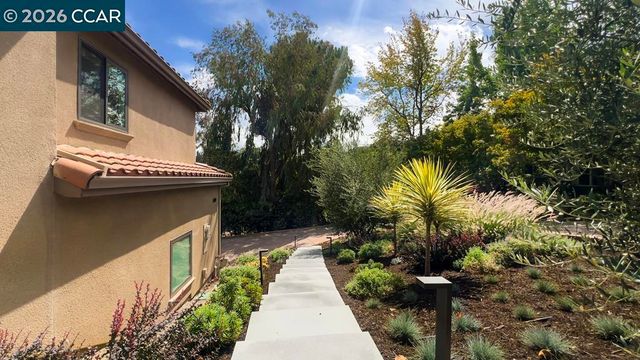 800 Hamilton Dr, Pleasant Hill, CA 94523