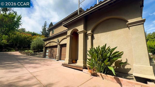 800 Hamilton Dr, Pleasant Hill, CA 94523